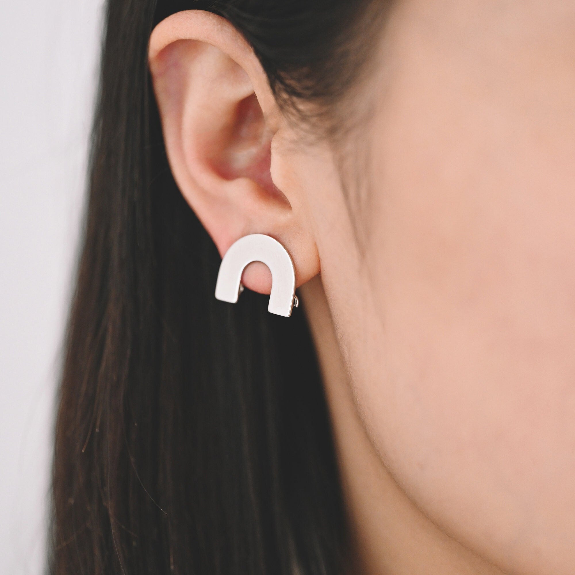 10pcs Gold/ Silver tone Horseshoe Stud Earrings, Real Rhodium plated Brass, U-shaped Ear Posts with Ring/Loop (GB-624-C)